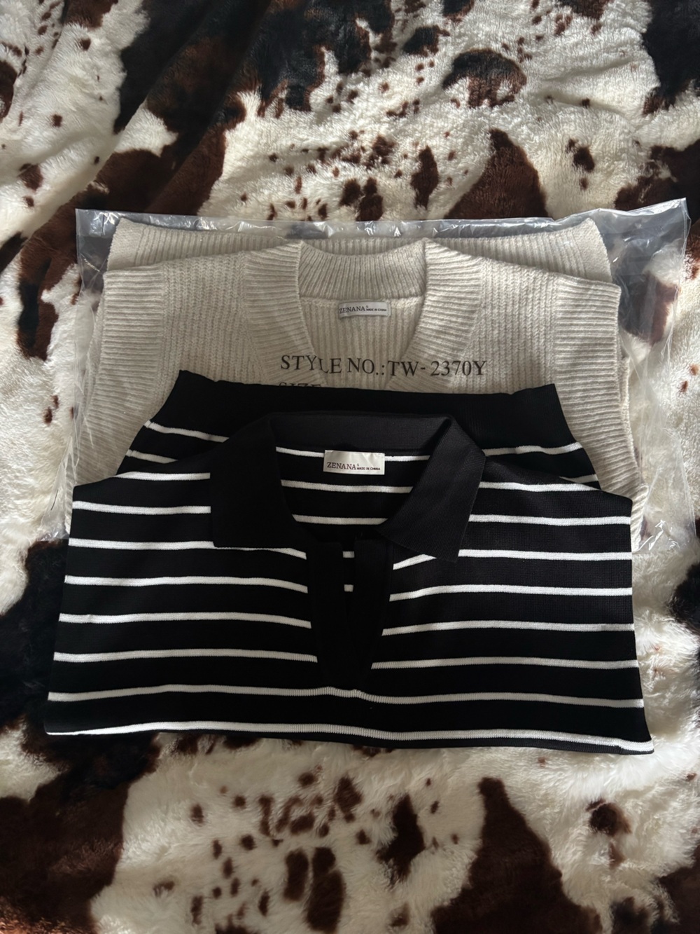 Zenana Bundle of 2 V-Neck Sweater Vest Cream & Black Striped NEW Size Small - Picture 2 of 8